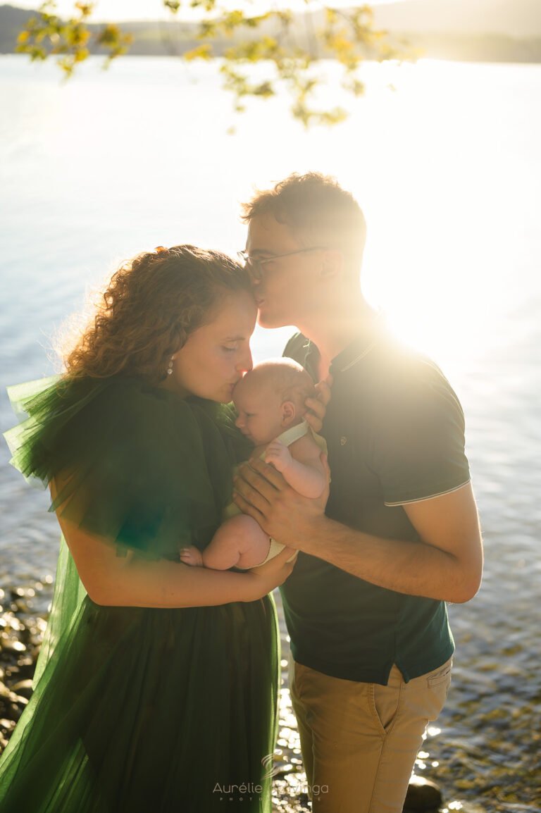 Photographe famille grenoble chartreuse couple coucher de soleil bisou - Aur&eacute;lie Stavinga photographe Grenoble Voiron