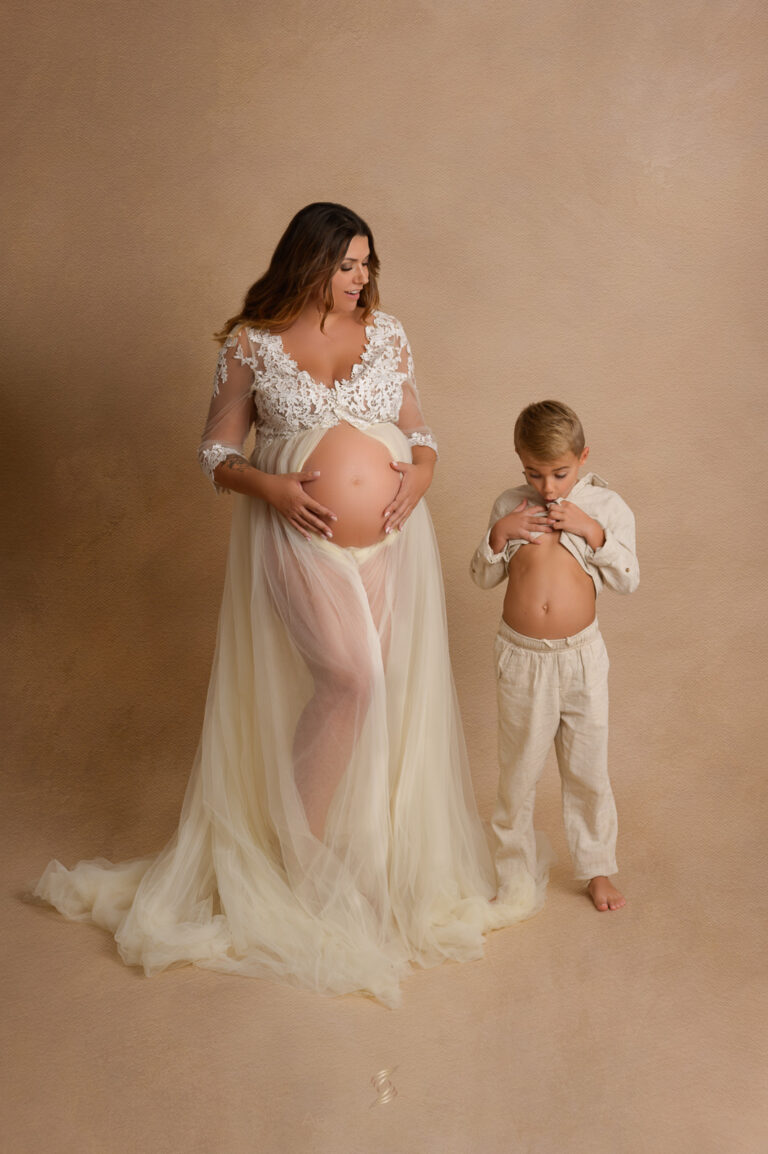 Photographe voiron grossesse studio amusante - Aurélie Stavinga photographe Grenoble Voiron